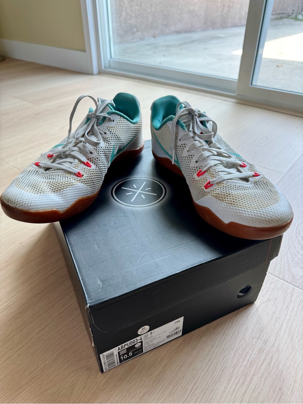 Nike Kobe 11 EM Low Sneakers